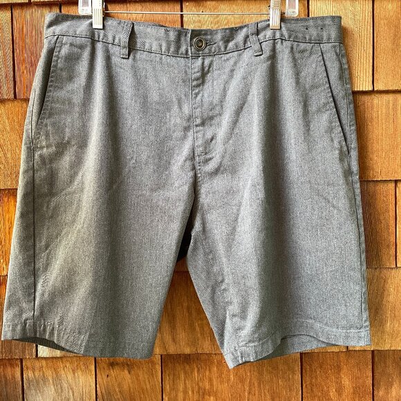 EUC RVCA Charcoal Gray Week-End Flat Front Chino Shorts in Men's 38 - Picture 1 of 9